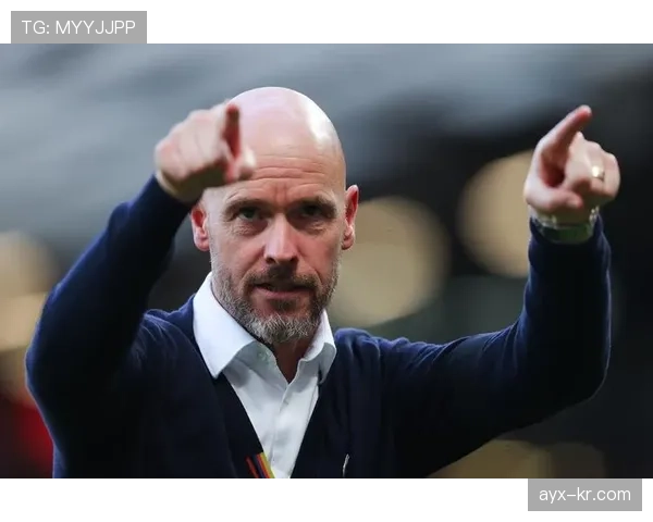 滕哈赫更衣室管理获球员信任,球队士气高涨表现亮眼 滕哈赫更衣室管理获球员信任,球队士气高涨表现亮眼