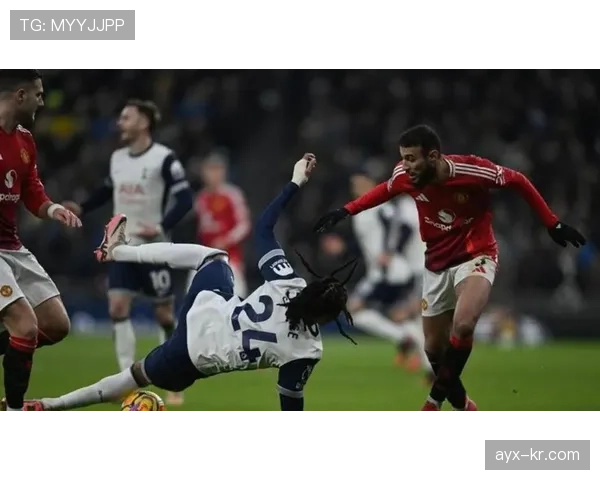 曼联高位压迫战术与防线暴露问题,对赛季防守稳定性形成制约 曼联高位压迫战术与防线暴露问题,对赛季防守稳定性形成制约